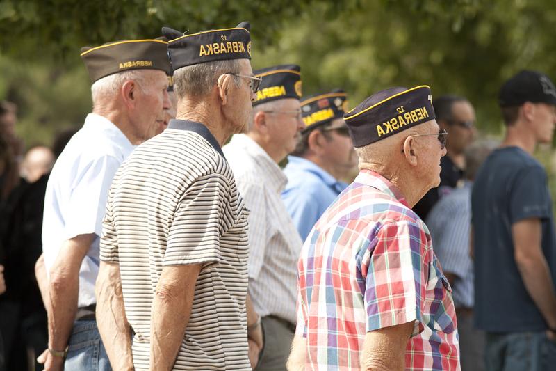 美国退伍军人协会成员在查德隆州立大学参加9/11纪念仪式.